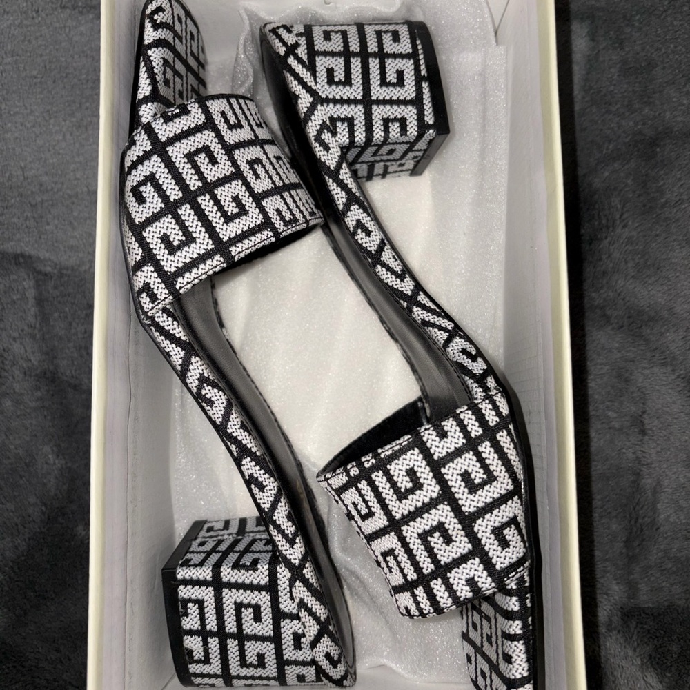 Zigzag Pattern Mule Sandal